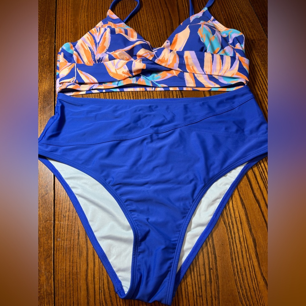 CUPSHE FLORAL PRINT BIKINI. NWT. SIZE LARGE.